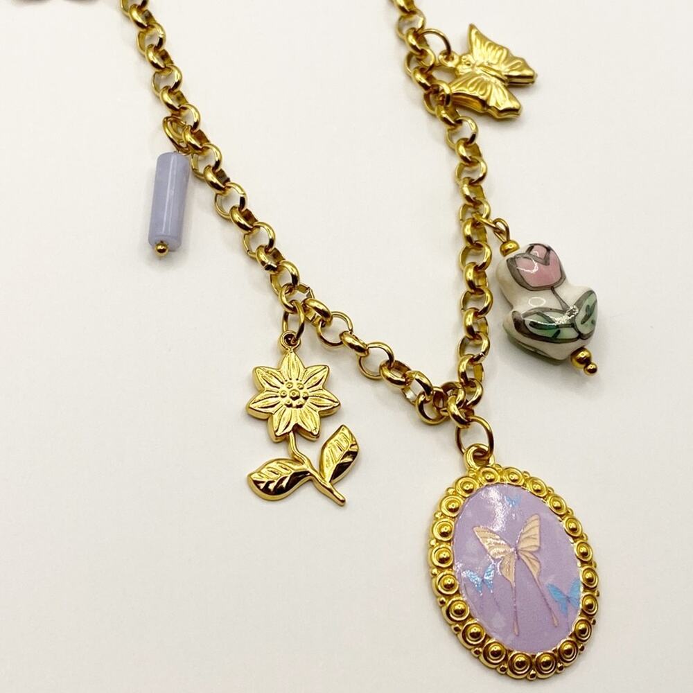 NEW Gold Charm Necklace With Floral Pendant - Picture 5 of 9